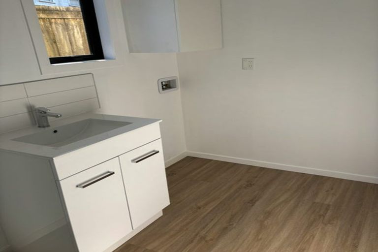 Photo of property in 2/11 Teal Crescent, Beach Haven, Auckland, 0626