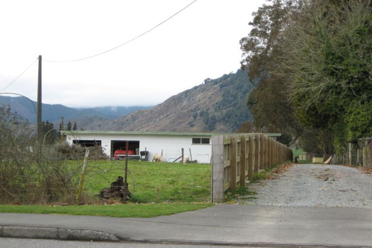 Photo of property in 105 Fairfax Street, Murchison, 7007