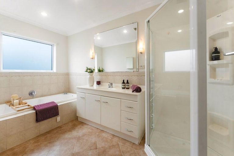Photo of property in 90 Exmouth Road, Northcote, Auckland, 0627