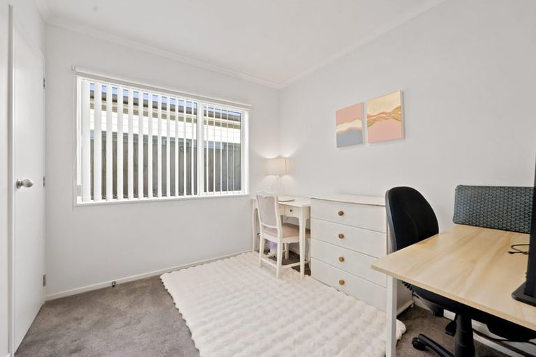 Photo of property in 9 Mokopapa Street, Takanini, 2112