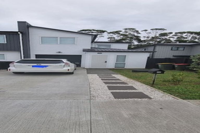 Photo of property in 19 Kaimai Avenue, Massey, Auckland, 0614