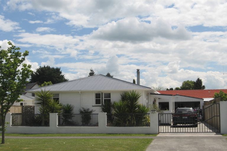 Photo of property in 307 Shakespeare Street, Leamington, Cambridge, 3432