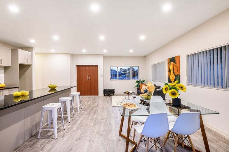 Photo of property in 13a Kingdale Road, Henderson, Auckland, 0610