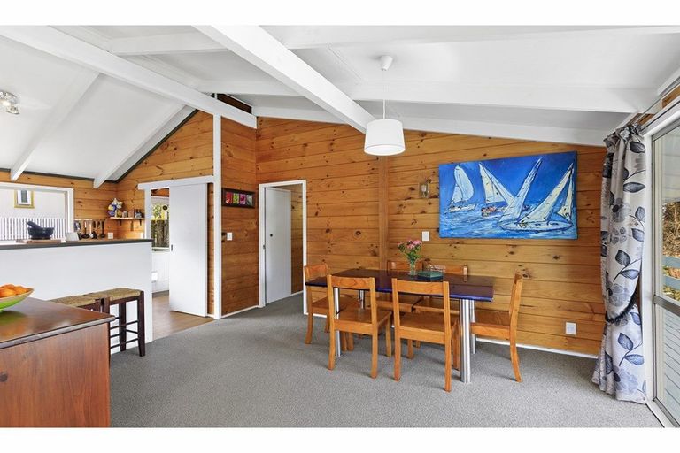 Photo of property in 8 Chestnut Grove, Maungaraki, Lower Hutt, 5010