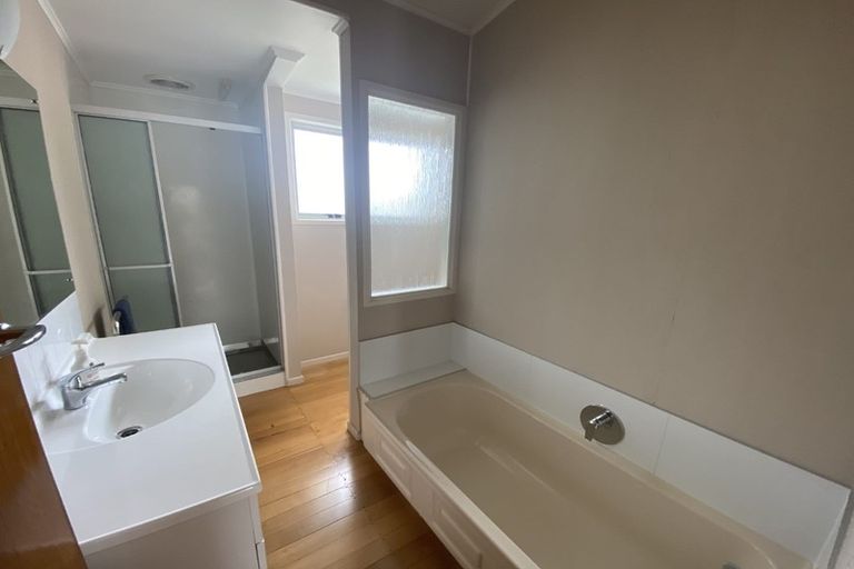 Photo of property in 294 Wairau Road, Glenfield, Auckland, 0629