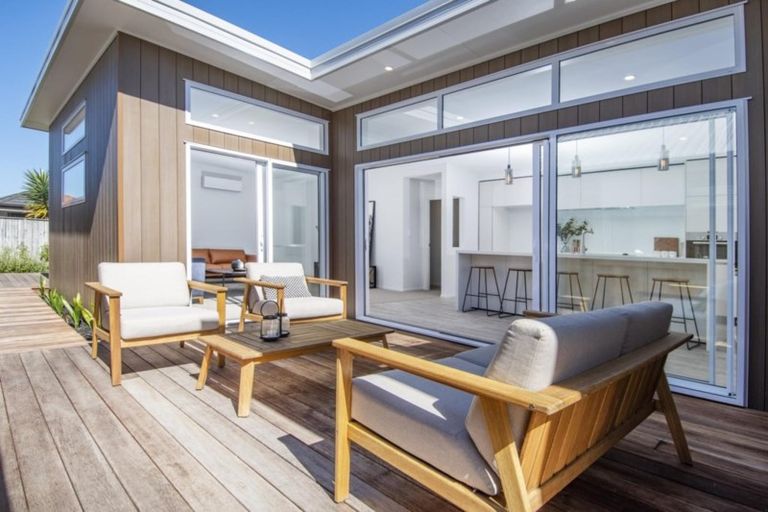 Photo of property in 37 Awatira Drive, Papamoa Beach, Papamoa, 3118