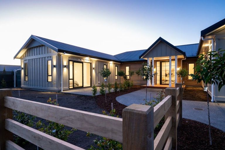 Photo of property in 8 Gage Lane, Havelock North, 4130