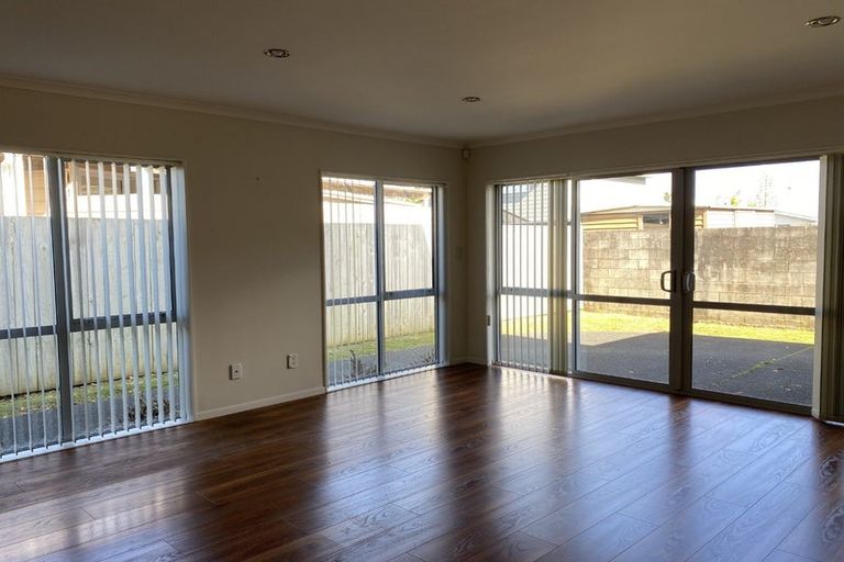 Photo of property in 1a Borrowdace Avenue, Botany Downs, Auckland, 2010