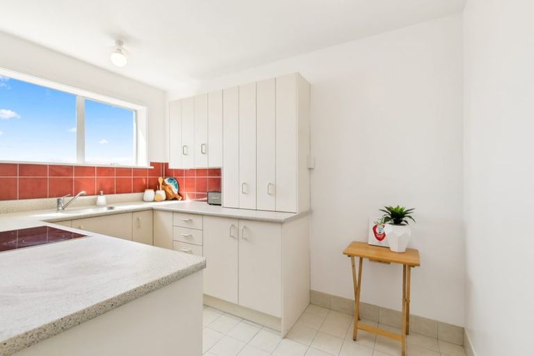 Photo of property in Grafon Court Flats, 3/53 Grafton Road, Roseneath, Wellington, 6011