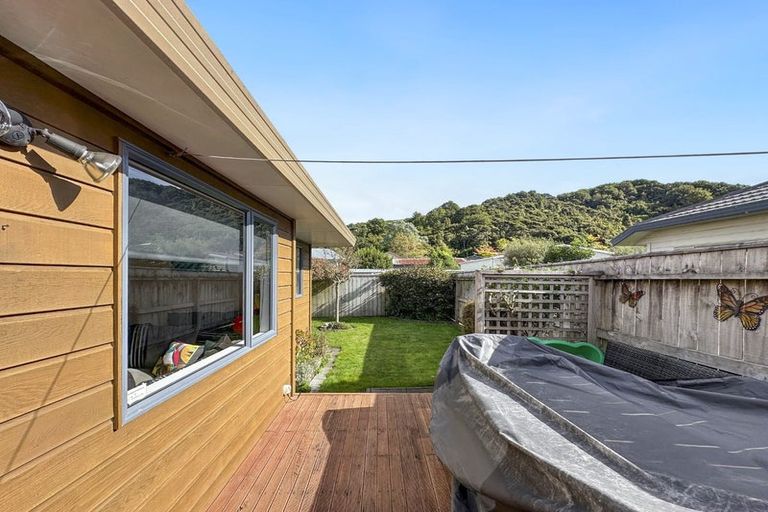 Photo of property in 25 Sun Valley Grove, Wainuiomata, Lower Hutt, 5014