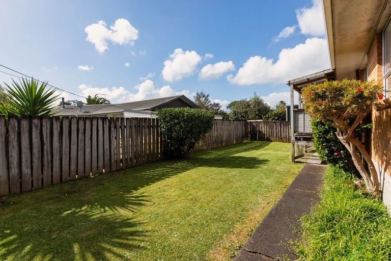 Photo of property in 2/185 Henderson Valley Road, Henderson, Auckland, 0612