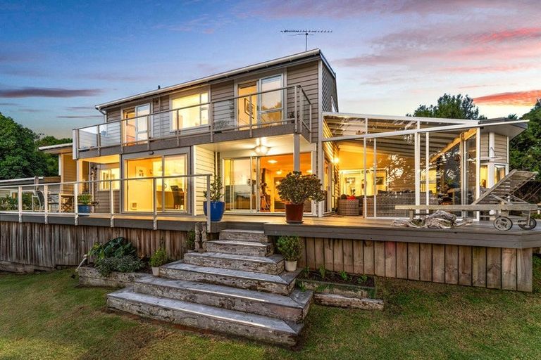 Photo of property in 24 Poplar Road, Stanmore Bay, Whangaparaoa, 0932