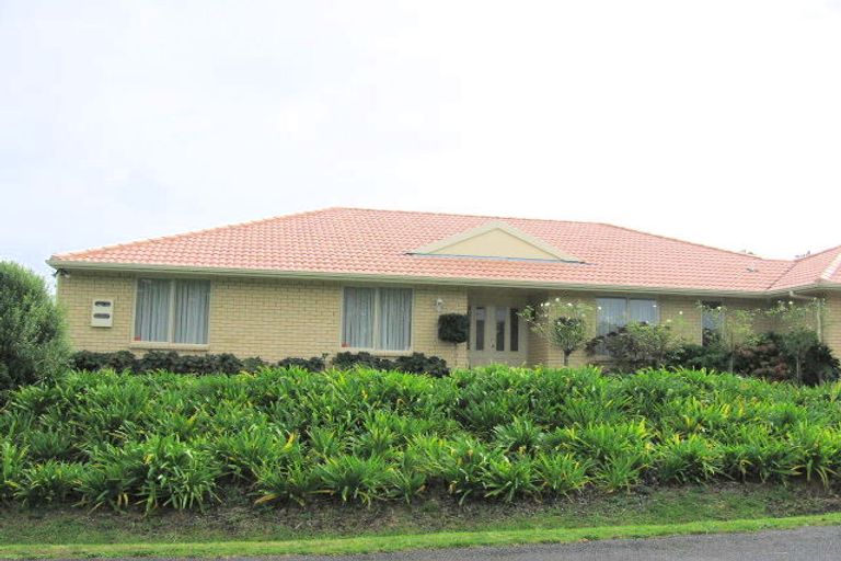 Photo of property in 2 Olwyn Place, Greenhithe, Auckland, 0632