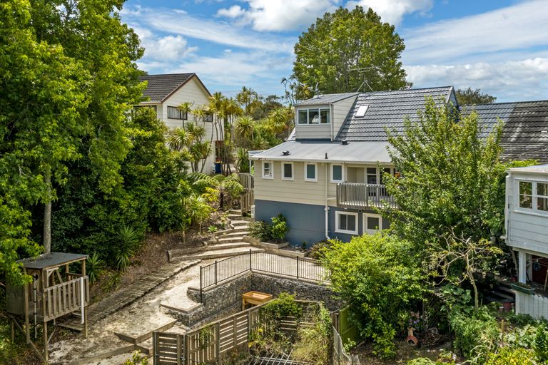 Photo of property in 1/5 Scarlock Avenue, Browns Bay, Auckland, 0630