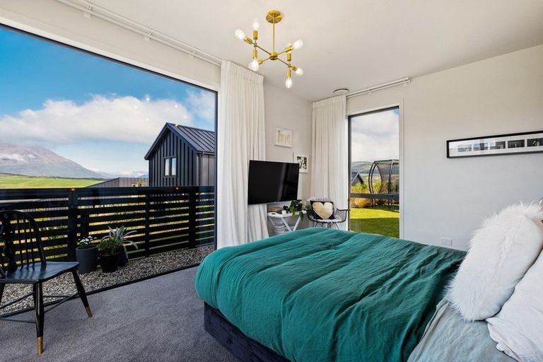 Photo of property in 32 Falconer Rise, Jacks Point, Queenstown, 9371