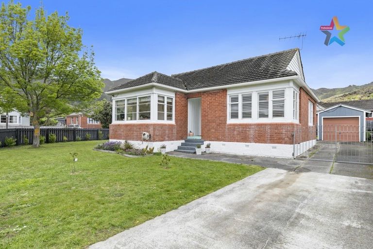 Photo of property in 114 Waddington Drive, Naenae, Lower Hutt, 5011