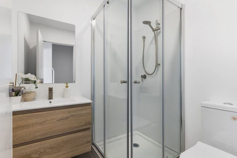 Photo of property in 11/8 Chivalry Road, Glenfield, Auckland, 0629