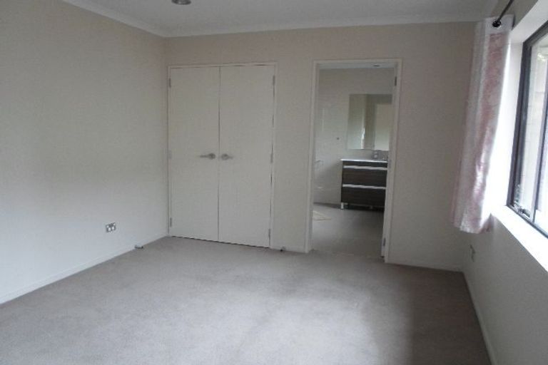 Photo of property in 86 Rising Parade, Fairview Heights, Auckland, 0632