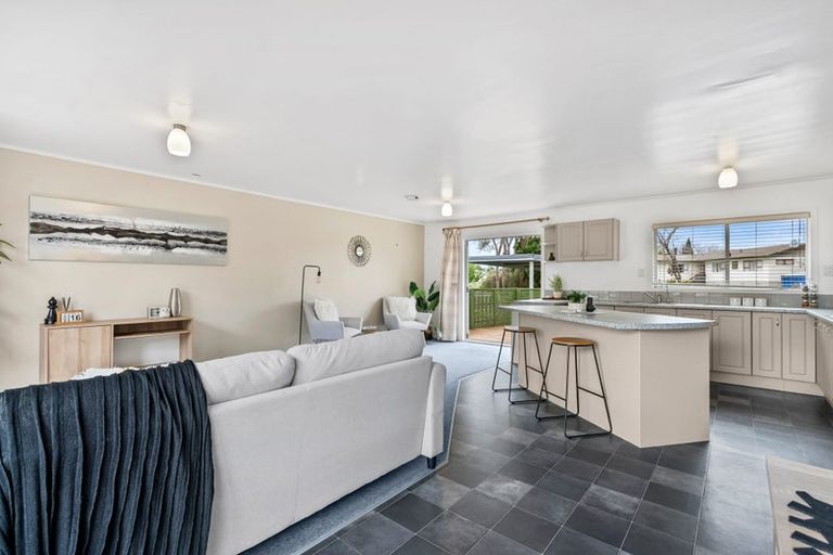 Photo of property in 12 Curlew Place, One Tree Point, 0118