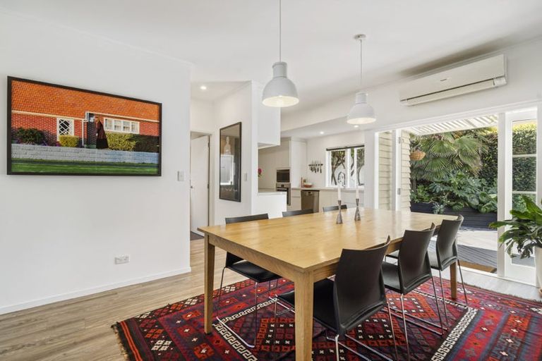 Photo of property in 2/39 Hillcrest Avenue, Hillcrest, Auckland, 0627