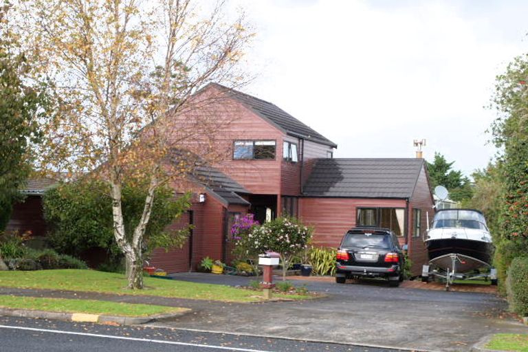 Photo of property in 24 Golfland Drive, Golflands, Auckland, 2013