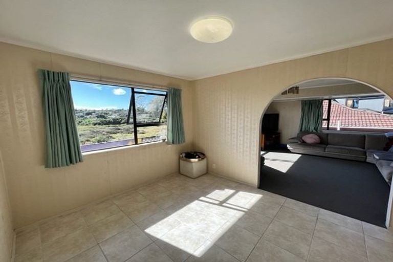 Photo of property in 2/52 Galloway Crescent, Farm Cove, Auckland, 2012