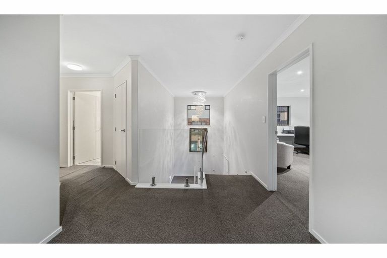 Photo of property in 14 Kereru Rise, Papakura, 2110