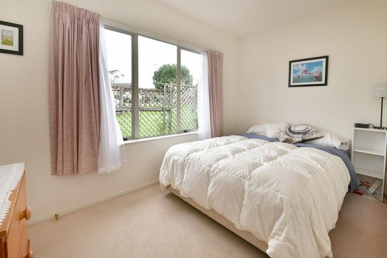 Photo of property in 15 The Grove, Red Beach, 0932