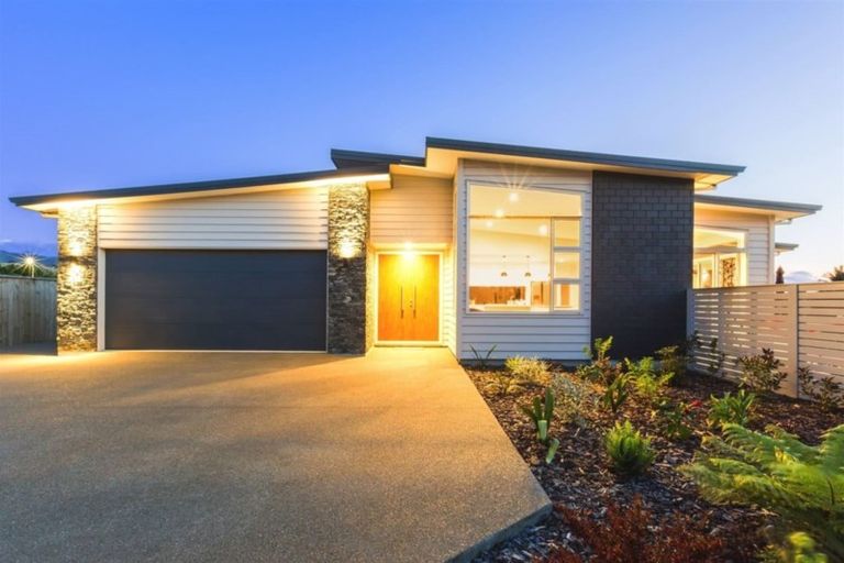 Photo of property in 15 Bridford Way, Paraparaumu, 5032
