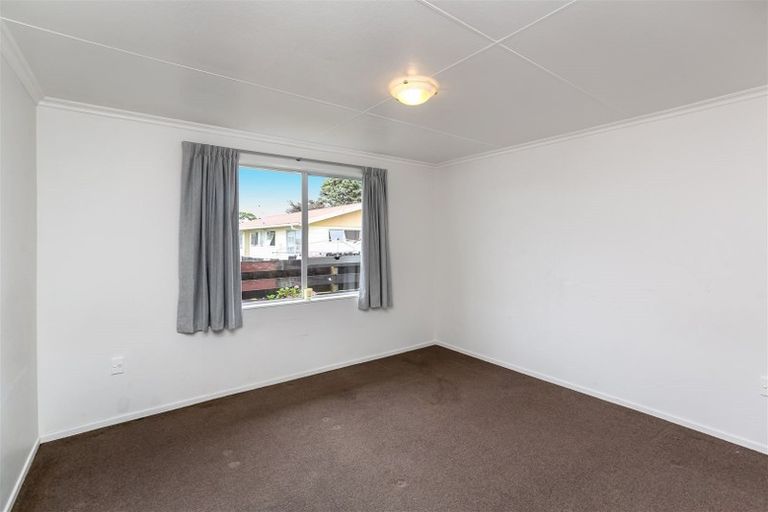 Photo of property in 4 Villa Place, Bell Block, New Plymouth, 4312