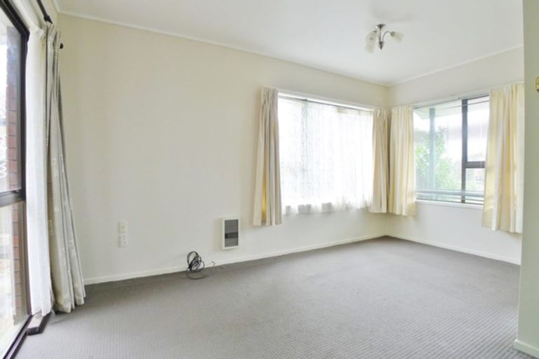 Photo of property in 1 Palomino Drive, Henderson, Auckland, 0612