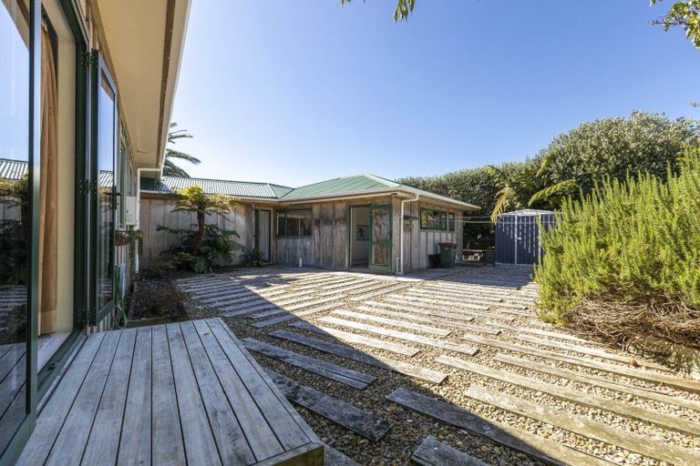 Photo of property in 128 Wairau Road, Oakura, 4314