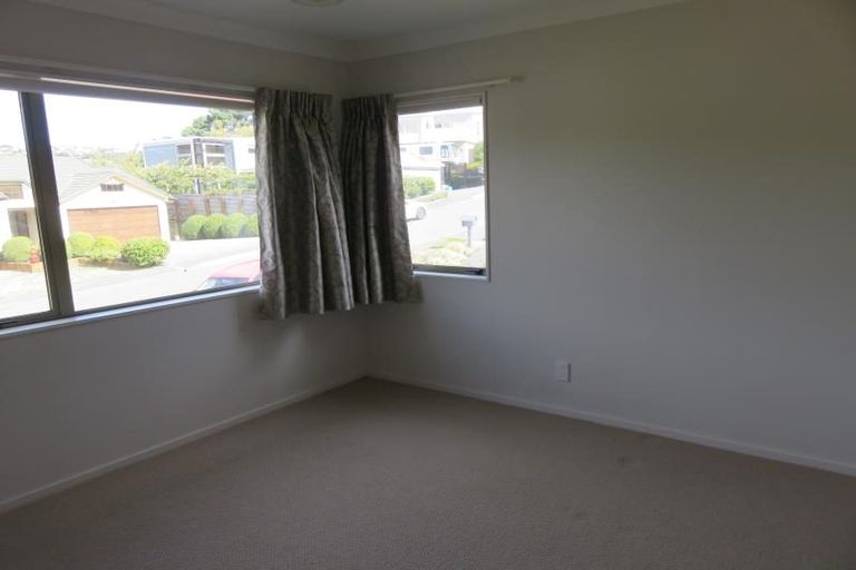Photo of property in 15 Wantwood Grove, Churton Park, Wellington, 6037