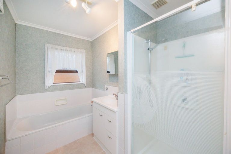 Photo of property in 1/11 Woodfield Avenue, Roslyn, Palmerston North, 4414