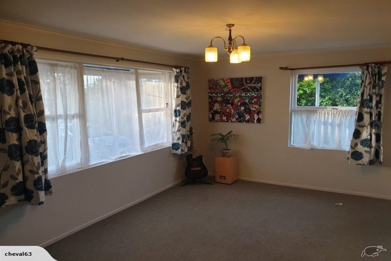 Photo of property in 18 Barron Drive, Green Bay, Auckland, 0604