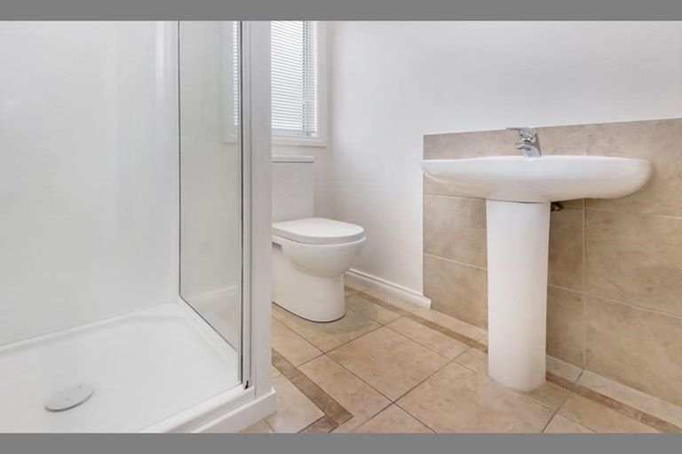 Photo of property in 24 Tyrian Close, Half Moon Bay, Auckland, 2012