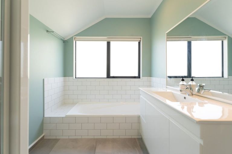 Photo of property in 7 Amesbury Drive, Churton Park, Wellington, 6037