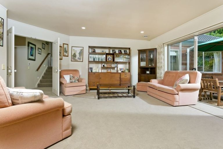 Photo of property in 8 Falstone Lane, Browns Bay, Auckland, 0630