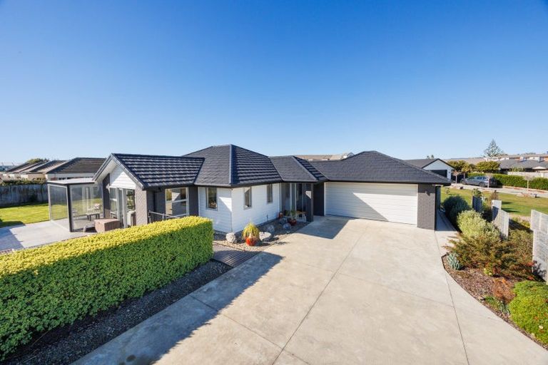 Photo of property in 34 Dogwood Way, Milson, Palmerston North, 4414