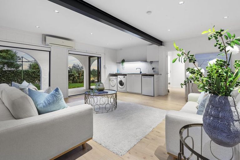 Photo of property in 832a Beach Road, Torbay, Auckland, 0630