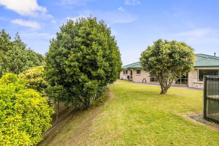 Photo of property in 25 Crown Hill, Paraparaumu, 5032