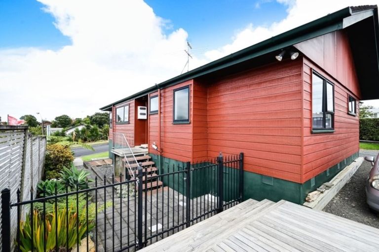 Photo of property in 137 Don Buck Road, Massey, Auckland, 0614