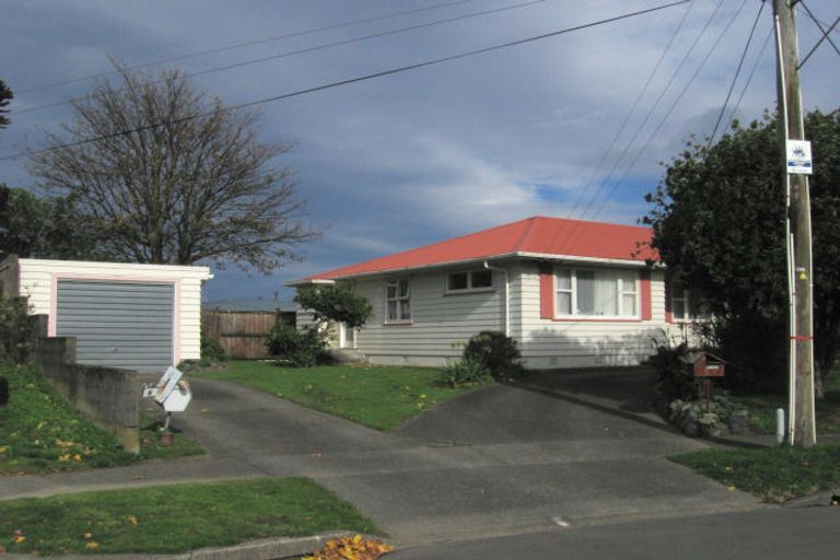 Photo of property in 6 Barsi Grove, Avalon, Lower Hutt, 5011