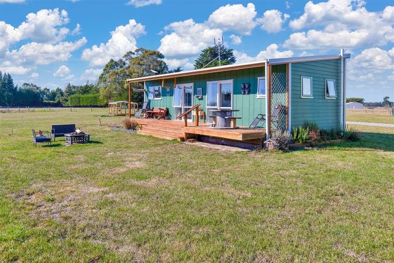 Photo of property in 1423 Poyntzs Road, West Eyreton, Rangiora, 7475