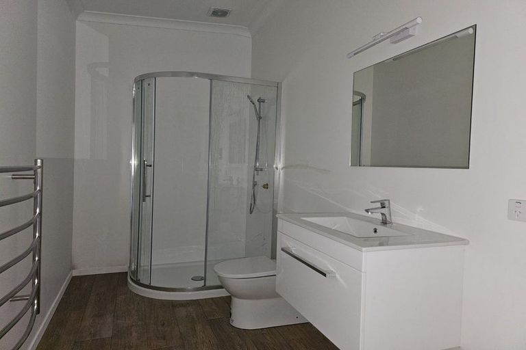Photo of property in 10/19 Collins Avenue, Tawa, Wellington, 5028