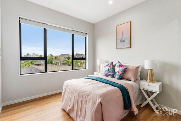 Photo of property in 43a Mirrabooka Avenue, Botany Downs, Auckland, 2010