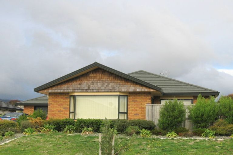 Photo of property in 28 Monarch Place, Paraparaumu Beach, Paraparaumu, 5032