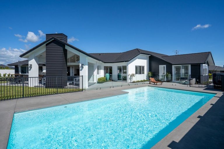 Photo of property in 12 Mike Smith Drive, Cambridge, 3434