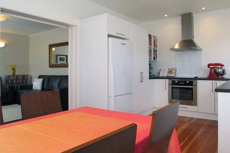 Photo of property in 11 Baffin Grove, Kingston, Wellington, 6021