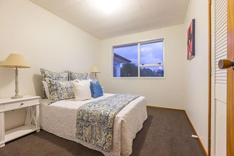 Photo of property in 28 Tomintoul Place, Highland Park, Auckland, 2010